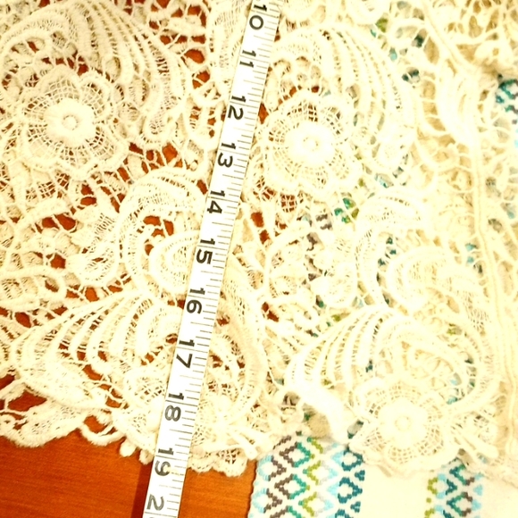 Crocheted Ladies Knit Top Size:M Color: Ivory - Picture 7 of 9